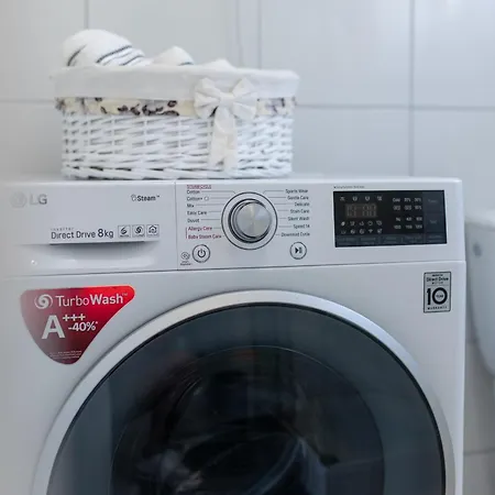 Treno, Luxurious With Jacuzzi And Sea-view * Traù