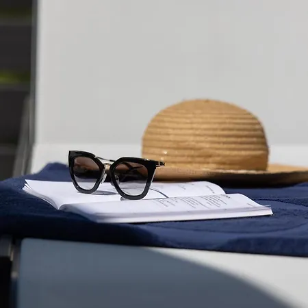 Treno, Luxurious With Jacuzzi And Sea-view *