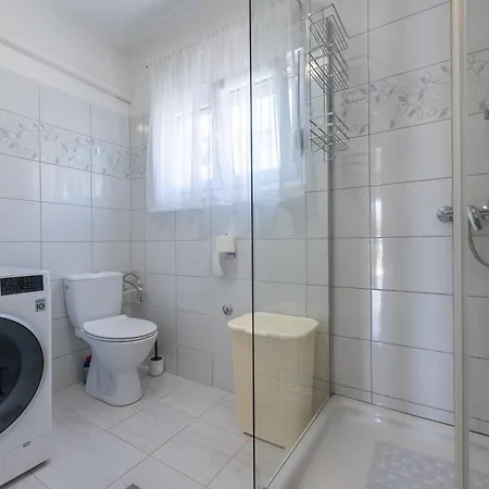 Treno, Luxurious With Jacuzzi And Sea-view Appartamento