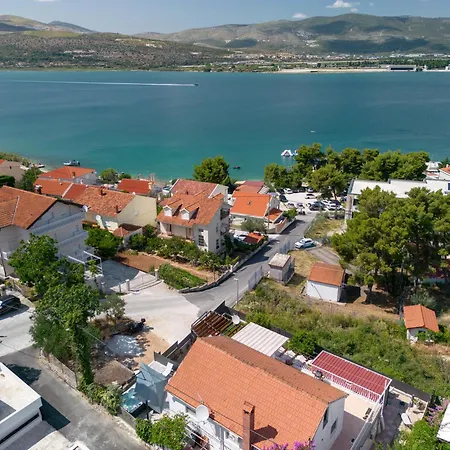 Treno, Luxurious With Jacuzzi And Sea-view * Trogir