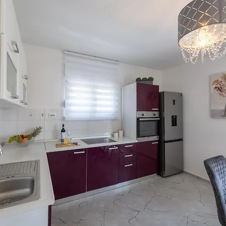 Treno, Luxurious With Jacuzzi And Sea-view Apartman