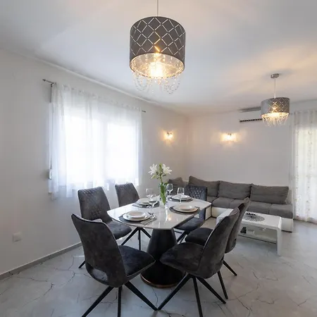 Treno, Luxurious With Jacuzzi And Sea-view Appartamento