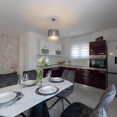 Appartamento Treno, Luxurious With Jacuzzi And Sea-view *