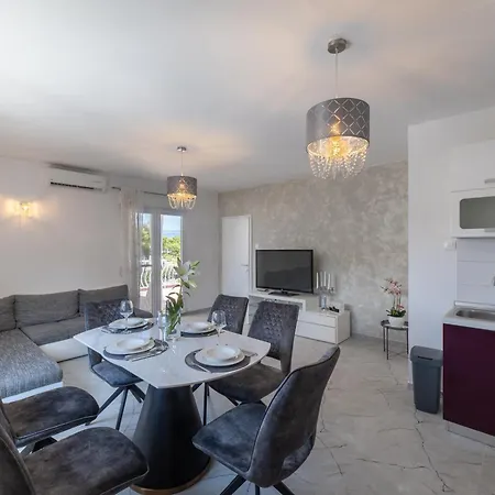 Treno, Luxurious With Jacuzzi And Sea-view * Trogir