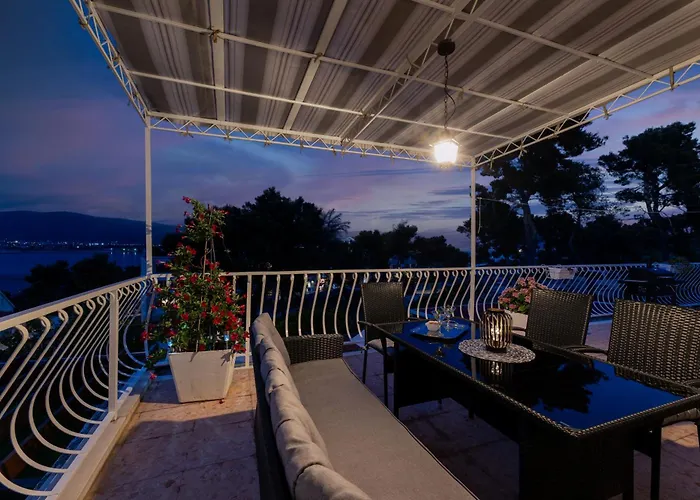 Apartment Treno, Luxurious With Jacuzzi And Sea-view *