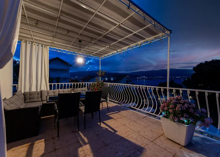 Appartamento Treno, Luxurious With Jacuzzi And Sea-view