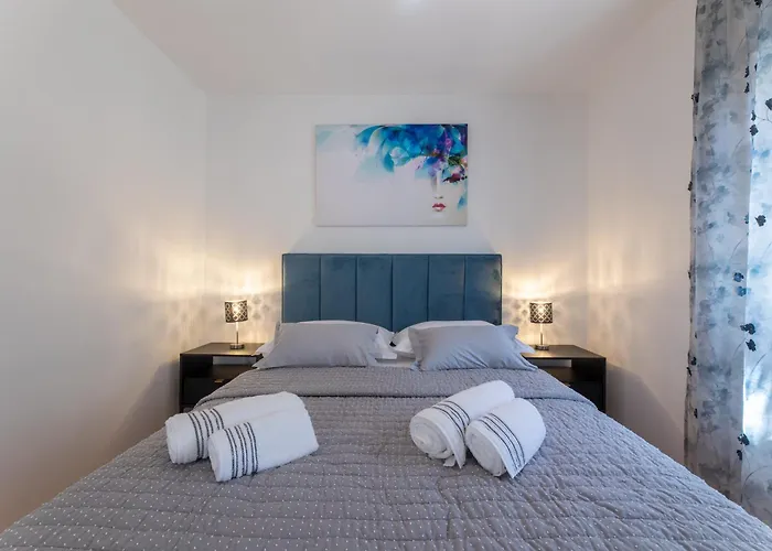 Treno, Luxurious With Jacuzzi And Sea-view * Trogir