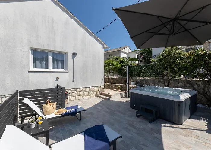 Appartamento Treno, Luxurious With Jacuzzi And Sea-view