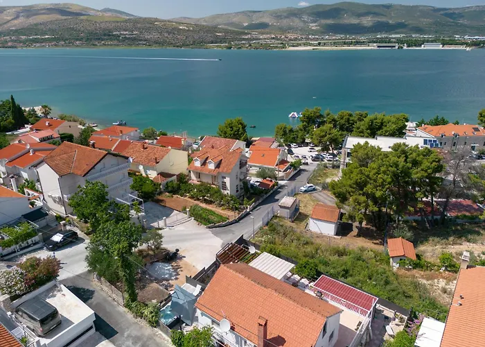 Treno, Luxurious With Jacuzzi And Sea-view * Trogir