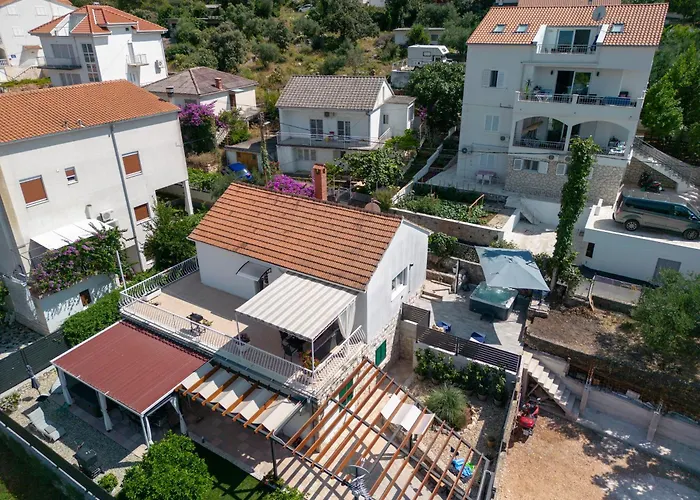 Treno, Luxurious With Jacuzzi And Sea-view Apartment Trogir