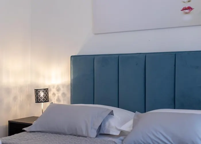 Appartamento Treno, Luxurious With Jacuzzi And Sea-view Traù