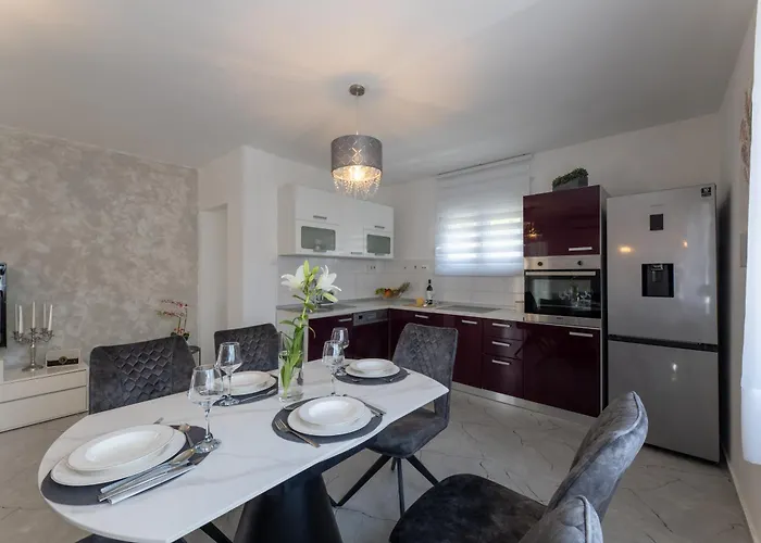 Apartment Treno, Luxurious With Jacuzzi And Sea-view *
