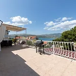 Apartment Treno, Luxurious With Jacuzzi And Sea-view Trogir