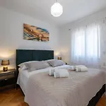 Treno, Luxurious With Jacuzzi And Sea-view Apartment *