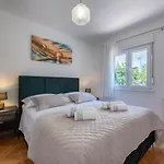 Treno, Luxurious With Jacuzzi And Sea-view *