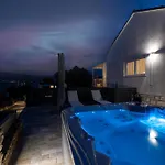 Treno, Luxurious With Jacuzzi And Sea-view *