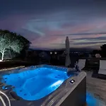 Treno, Luxurious With Jacuzzi And Sea-view Apartment