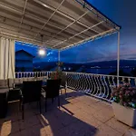 Apartment Treno, Luxurious With Jacuzzi And Sea-view
