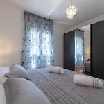 Treno, Luxurious With Jacuzzi And Sea-view Apartment *