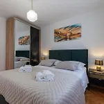 Apartment Treno, Luxurious With Jacuzzi And Sea-view *