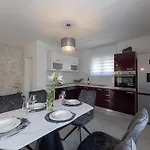 Apartment Treno, Luxurious With Jacuzzi And Sea-view *