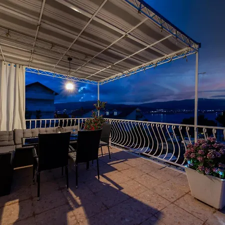 Apartament Treno, Luxurious With Jacuzzi And Sea-view