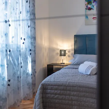 شقة Treno, Luxurious With Jacuzzi And Sea-view تروغير