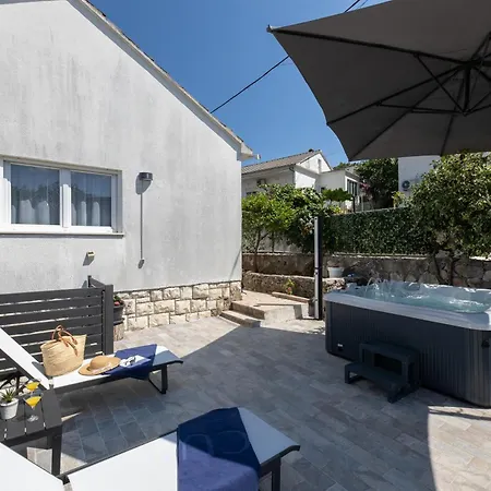 Apartament Treno, Luxurious With Jacuzzi And Sea-view