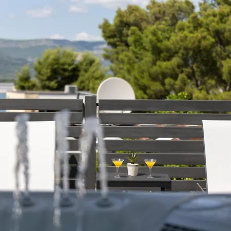 Treno, Luxurious With Jacuzzi And Sea-view *