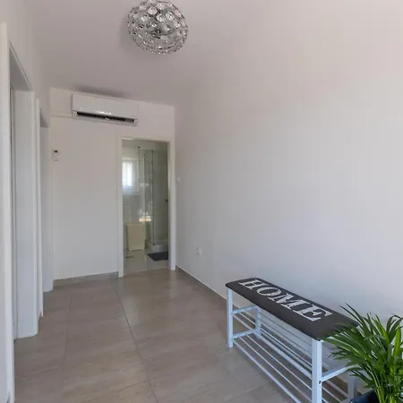 Treno, Luxurious With Jacuzzi And Sea-view Apartament *