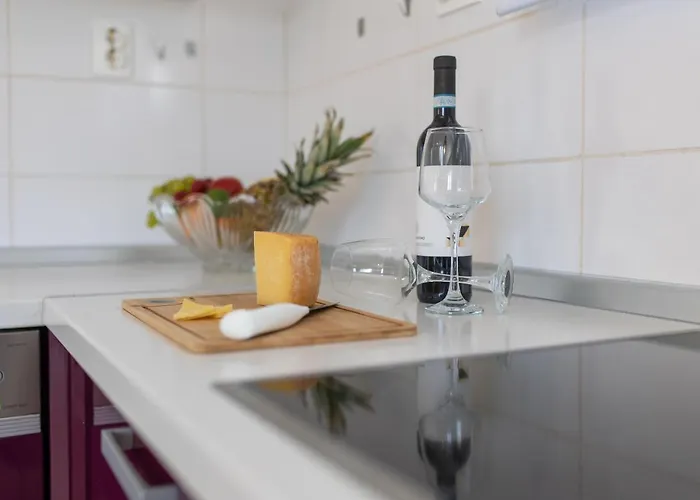 Treno, Luxurious With Jacuzzi And Sea-view Apartmán