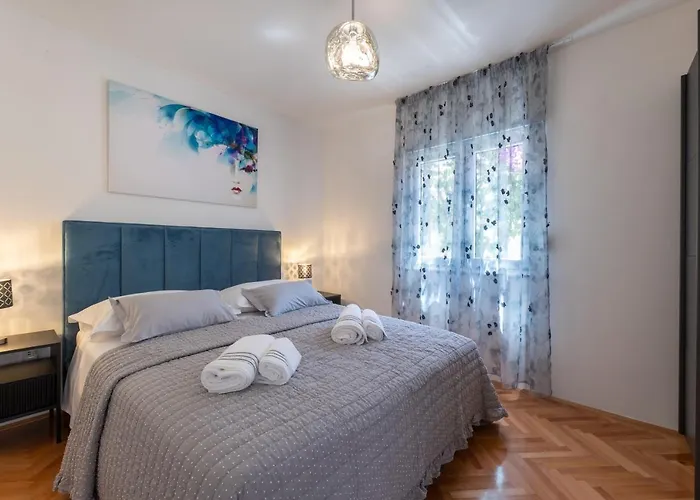 Treno, Luxurious With Jacuzzi And Sea-view *