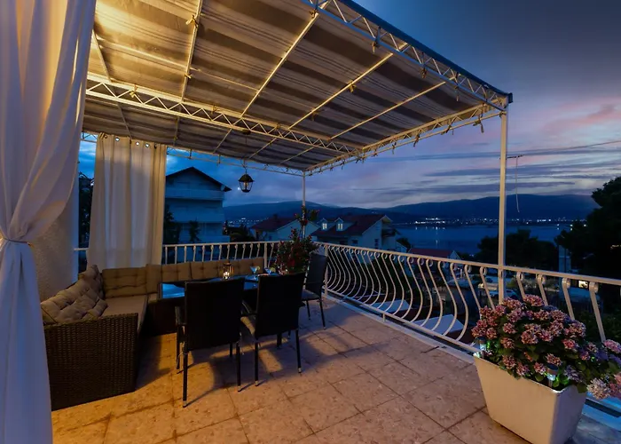 Treno, Luxurious With Jacuzzi And Sea-view * Trogir