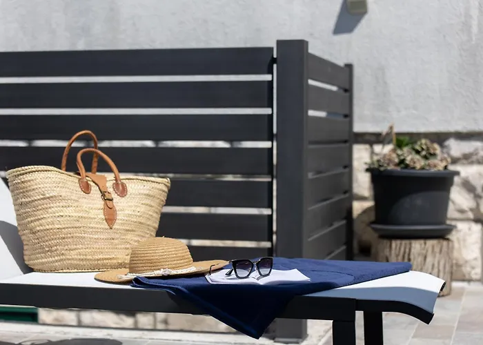 Treno, Luxurious With Jacuzzi And Sea-view * Trogir