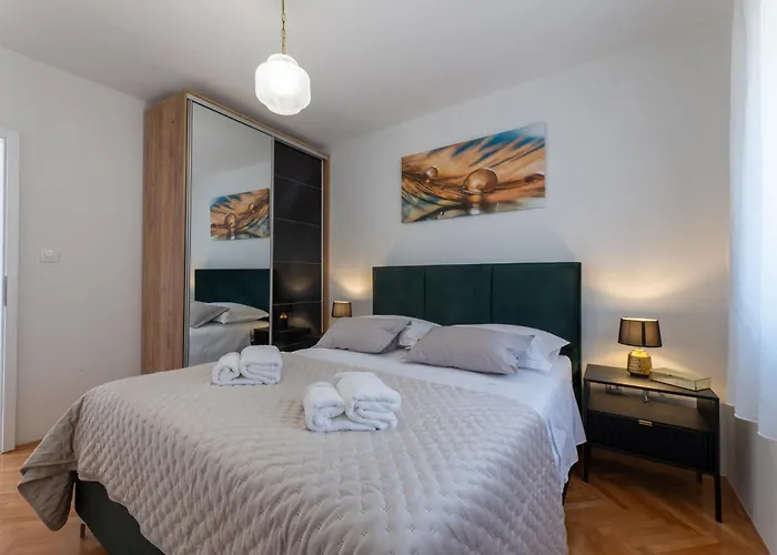 Apartmán Treno, Luxurious With Jacuzzi And Sea-view *