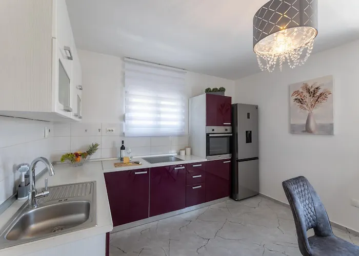 Treno, Luxurious With Jacuzzi And Sea-view Apartmán