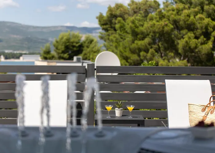 Treno, Luxurious With Jacuzzi And Sea-view *