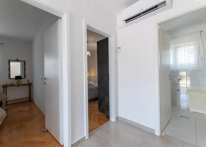 Treno, Luxurious With Jacuzzi And Sea-view Trogir