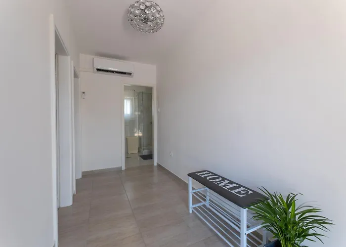 Treno, Luxurious With Jacuzzi And Sea-view Apartmán *