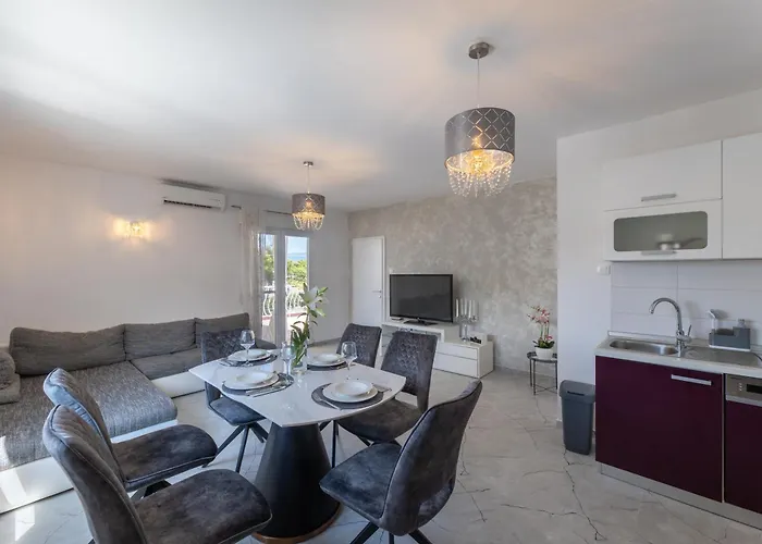 Treno, Luxurious With Jacuzzi And Sea-view * Trogir