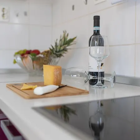 Treno, Luxurious With Jacuzzi And Sea-view Apartment