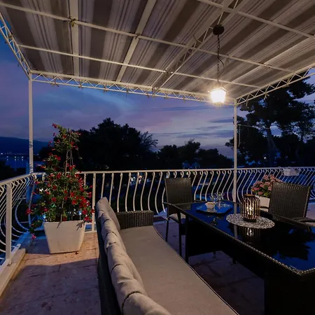 Apartment Treno, Luxurious With Jacuzzi And Sea-view *