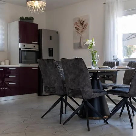 Treno, Luxurious With Jacuzzi And Sea-view Trogir