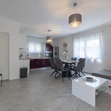 Treno, Luxurious With Jacuzzi And Sea-view Trogir