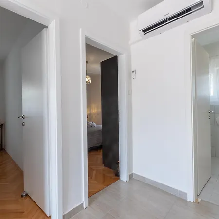 Treno, Luxurious With Jacuzzi And Sea-view Trogir